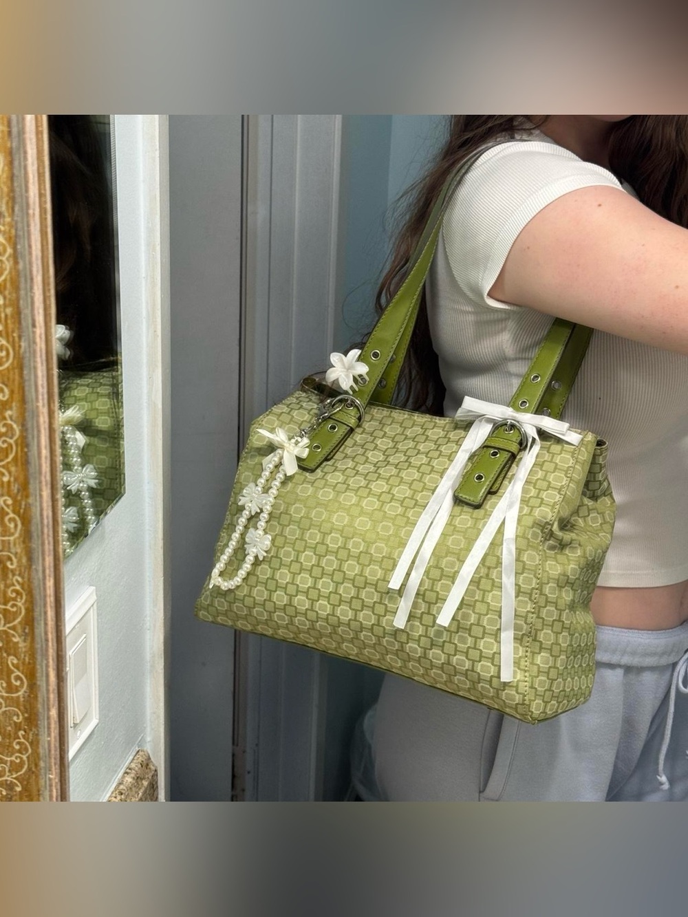 Adorable Lime Green Nine West Shoulder Bag - Picture 8 of 8